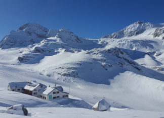 Wiesbadener Hütte, Wiesbadner Hütte, Mogasi