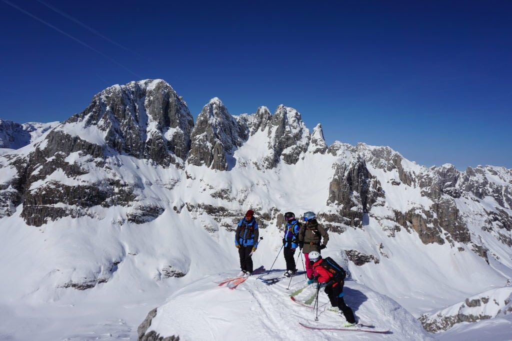 Skifahren am Balkan, Peaks & Rosy Cheeks, Mogasi