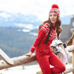 Frau im Winter, Mogasi, nachhaltiger Tourismus, Tirol,